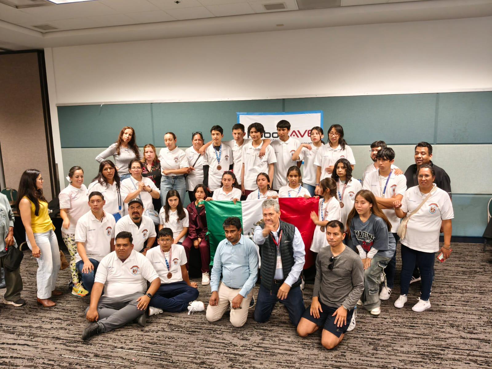 Estudiantes aguascalentenses regresan con bronce de Silicon Valey
