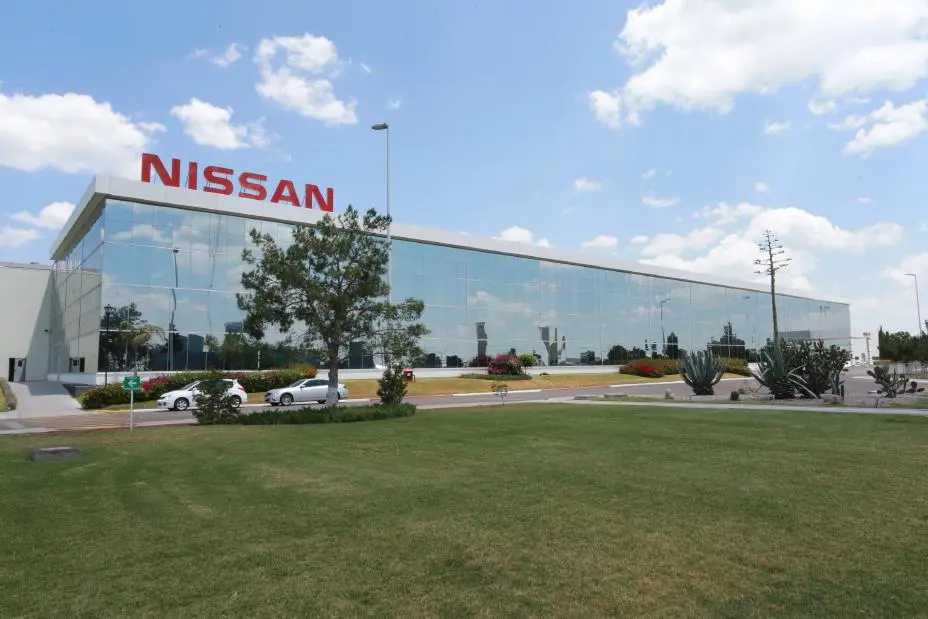 ¿Cuál es la diferencia de salarios entre las plantas de Nissan Morelos y Aguascalientes?