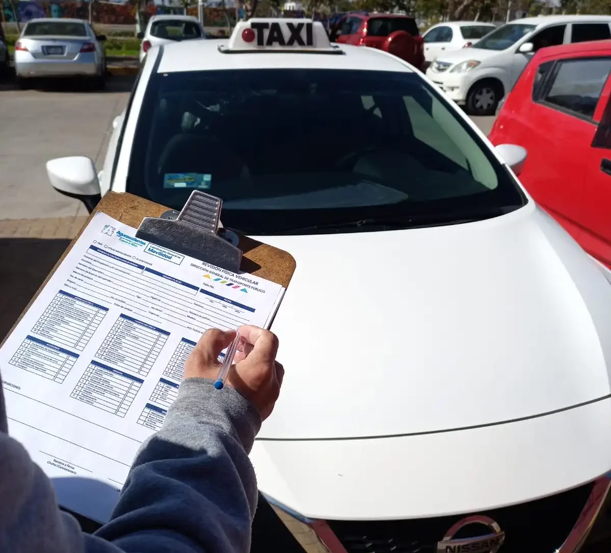 Así es como buscan regularizar a concesionarios de taxis y combis