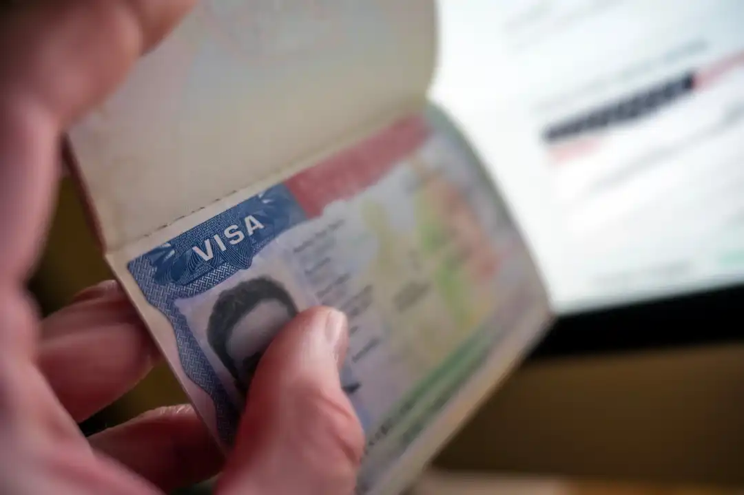 Trump reactiva polémica política migratoria: visas con fianza de hasta 15,000 dólares para ciertos países 