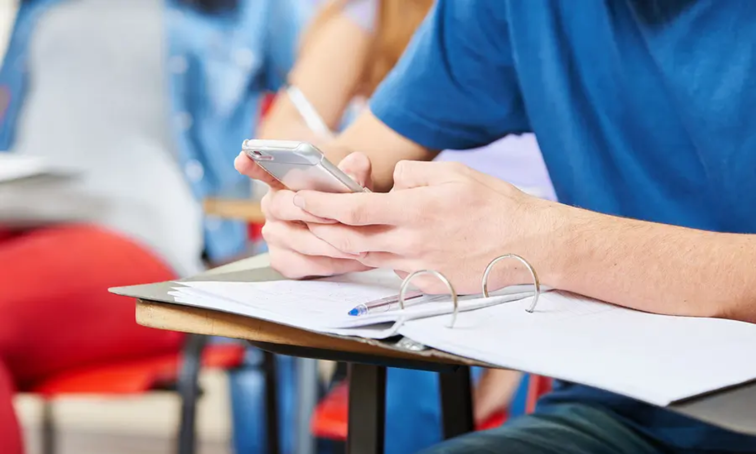 Respalda Sipinna regulación del uso de celulares en escuelas de Aguascalientes
