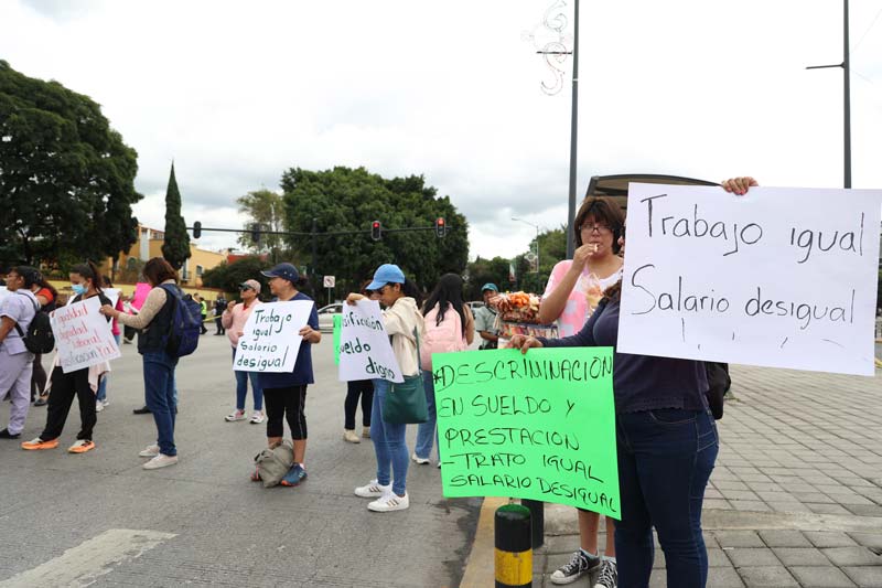Protesta en Puebla: personal de Salud exige regularización laboral
