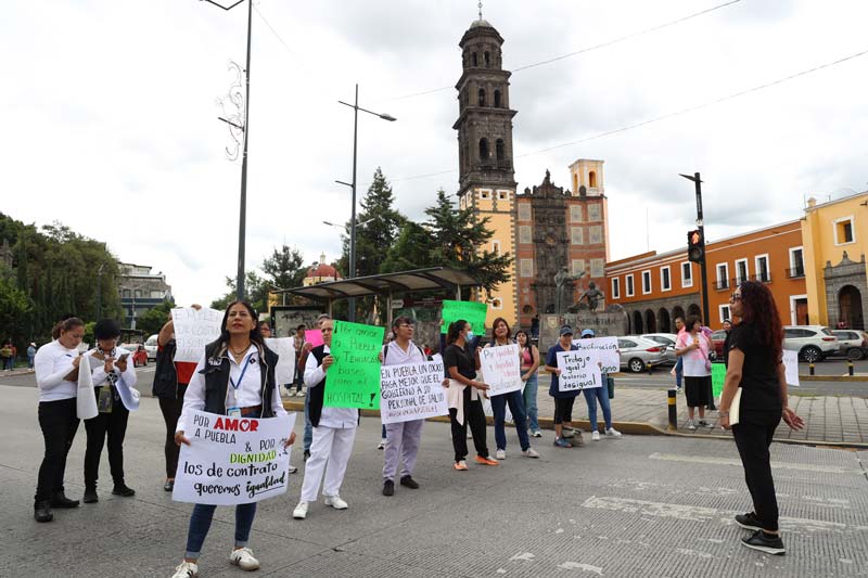 Protesta en Puebla: personal de Salud exige regularización laboral