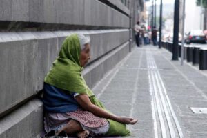 Más del 50% de los adultos mayores en Puebla viven en pobreza y empleo informal