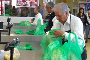 Más del 50% de los adultos mayores en Puebla viven en pobreza y empleo informal