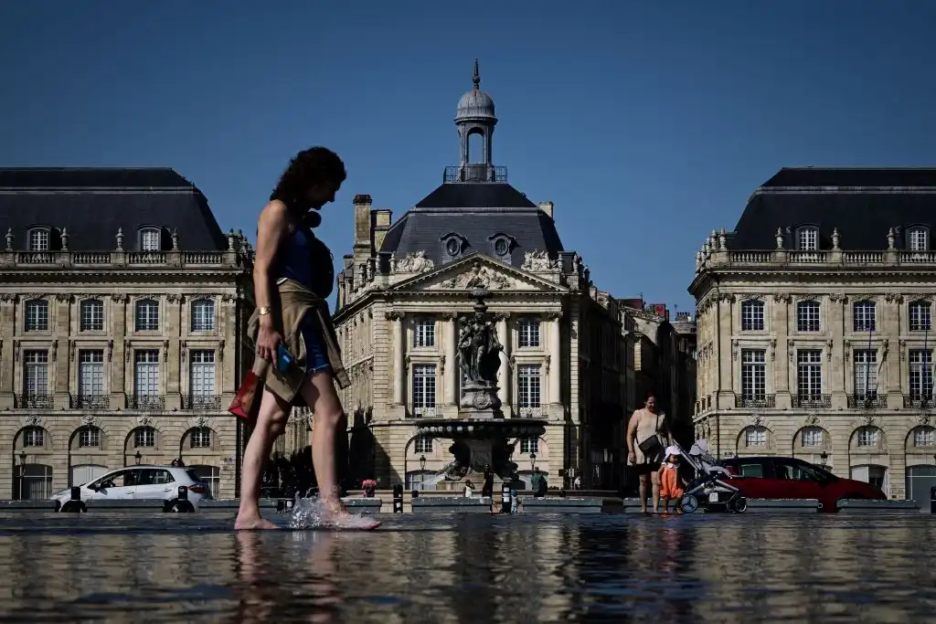 Nueva ola de calor golpea a Francia: prevén hasta 41 ºC y se agrava el riesgo de incendios y sequía
