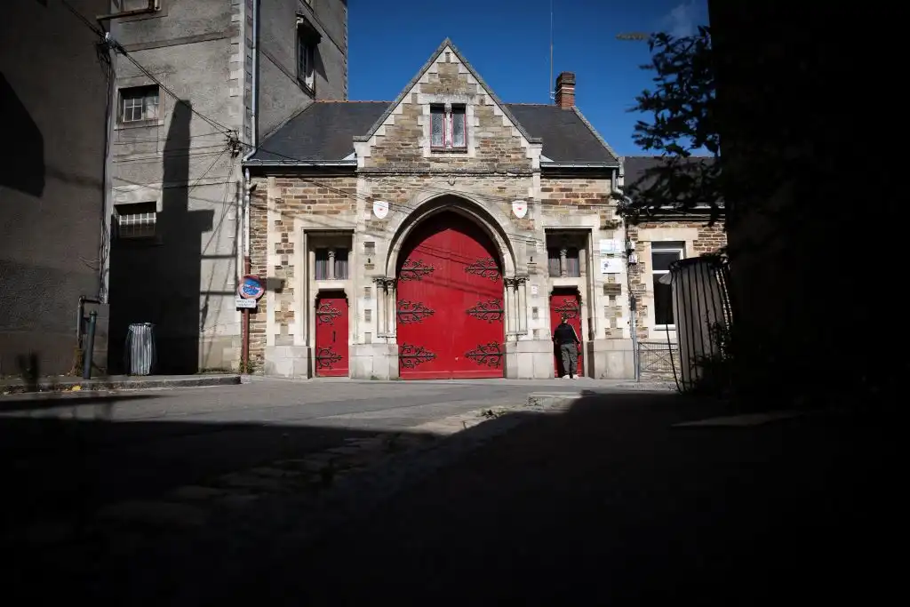 Un grupo de sacerdotes y un maestro cometieron abusos sexuales en un colegio francés durante décadas
