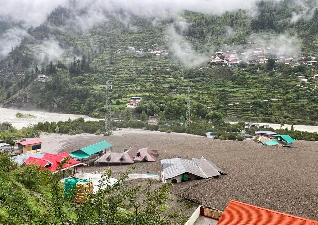 Avalancha de lodo arrasa pueblo en India: &#8216;Es una situación grave&#8217;