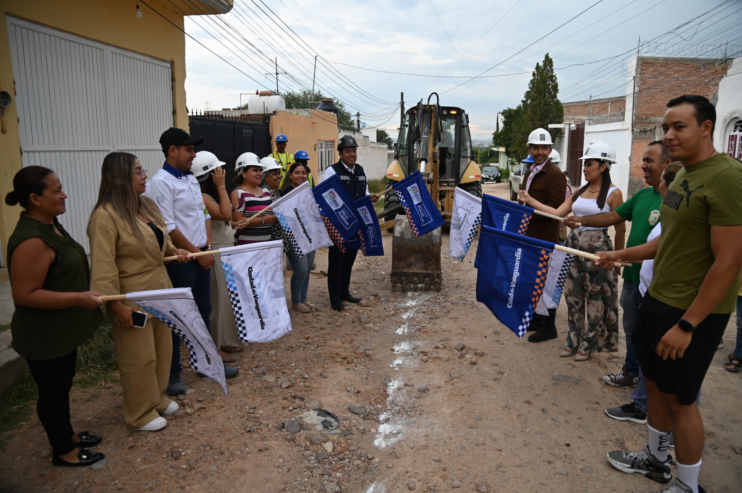 Inicia rehabilitación integral de calle Arroyo Grande en Los Arroyitos