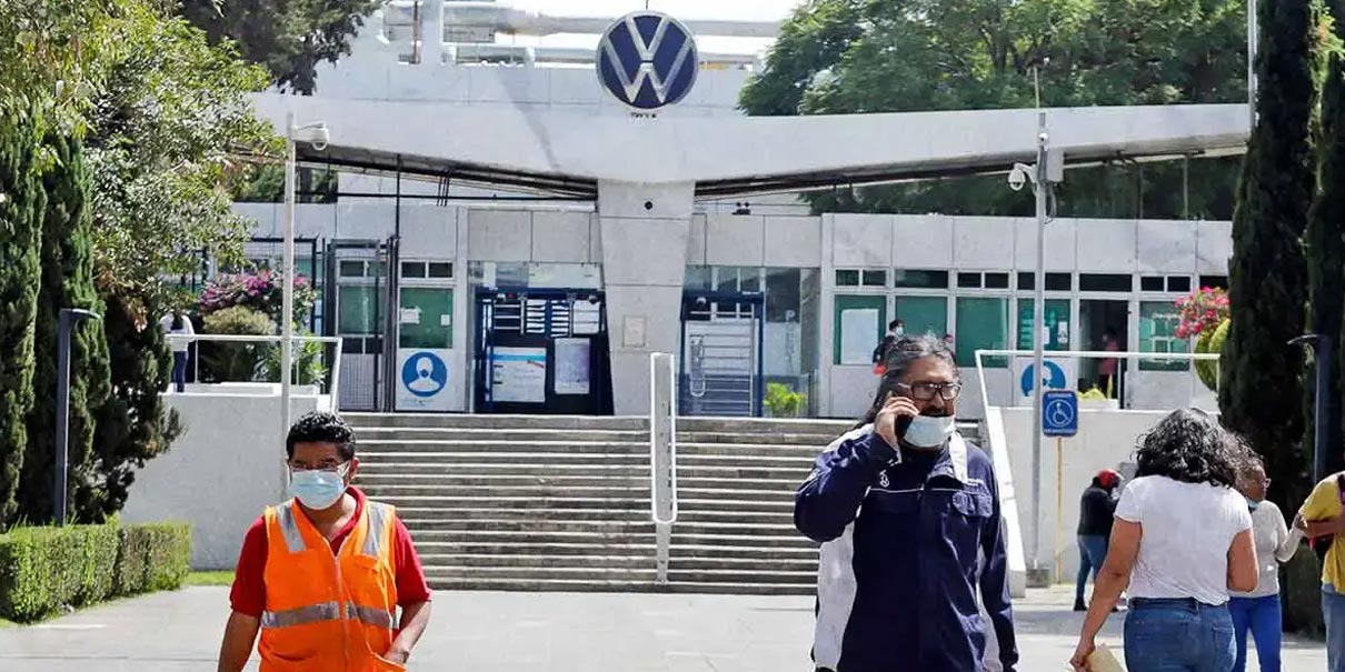 Trabajadores de VW exigen ajuste salarial del 14% en próximo emplazamiento