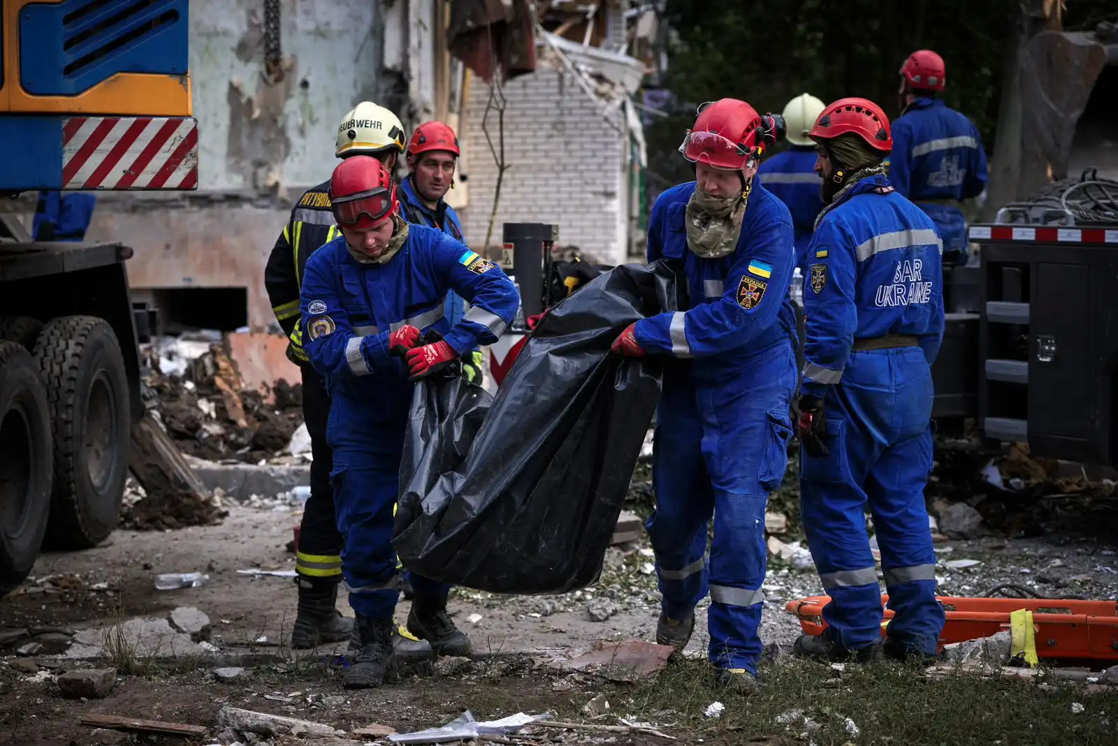 Ucrania en luto por uno de los peores ataques desde 2022; entre los muertos está un niño de dos años