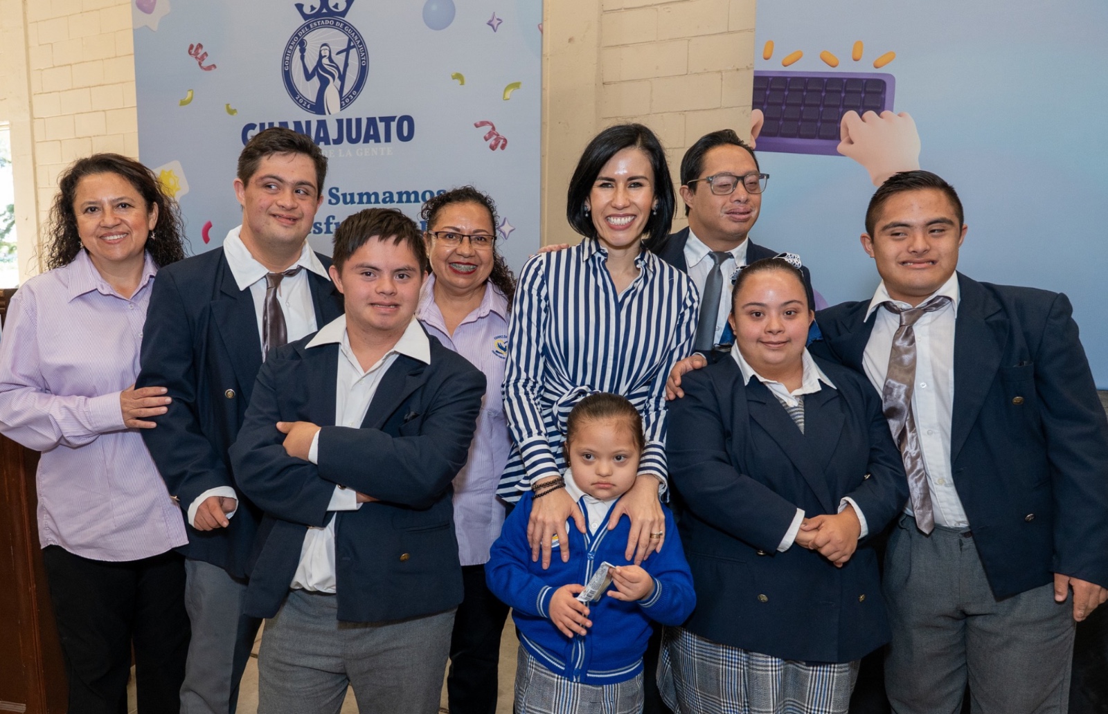 Donan más de 400 kits de cómputo a niñas y niños de asociaciones en Guanajuato