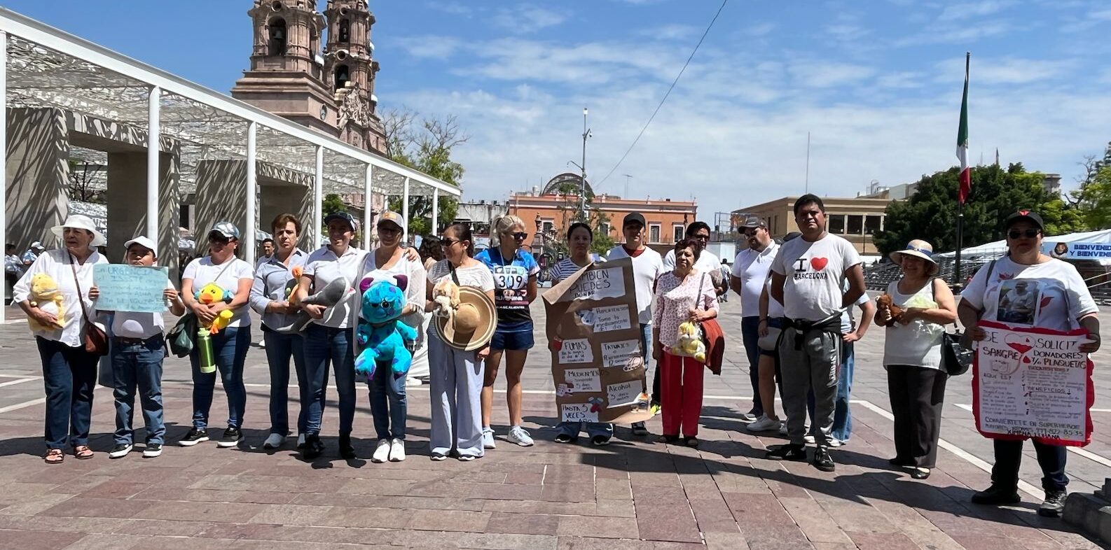 “Somos pocos, pero nuestra voz cuenta”: se manifiestan contra el desabasto de medicinas en Aguascalientes