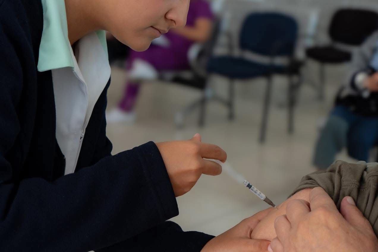 Pide gobernadora completar esquemas de vacunación antes del regreso a clases