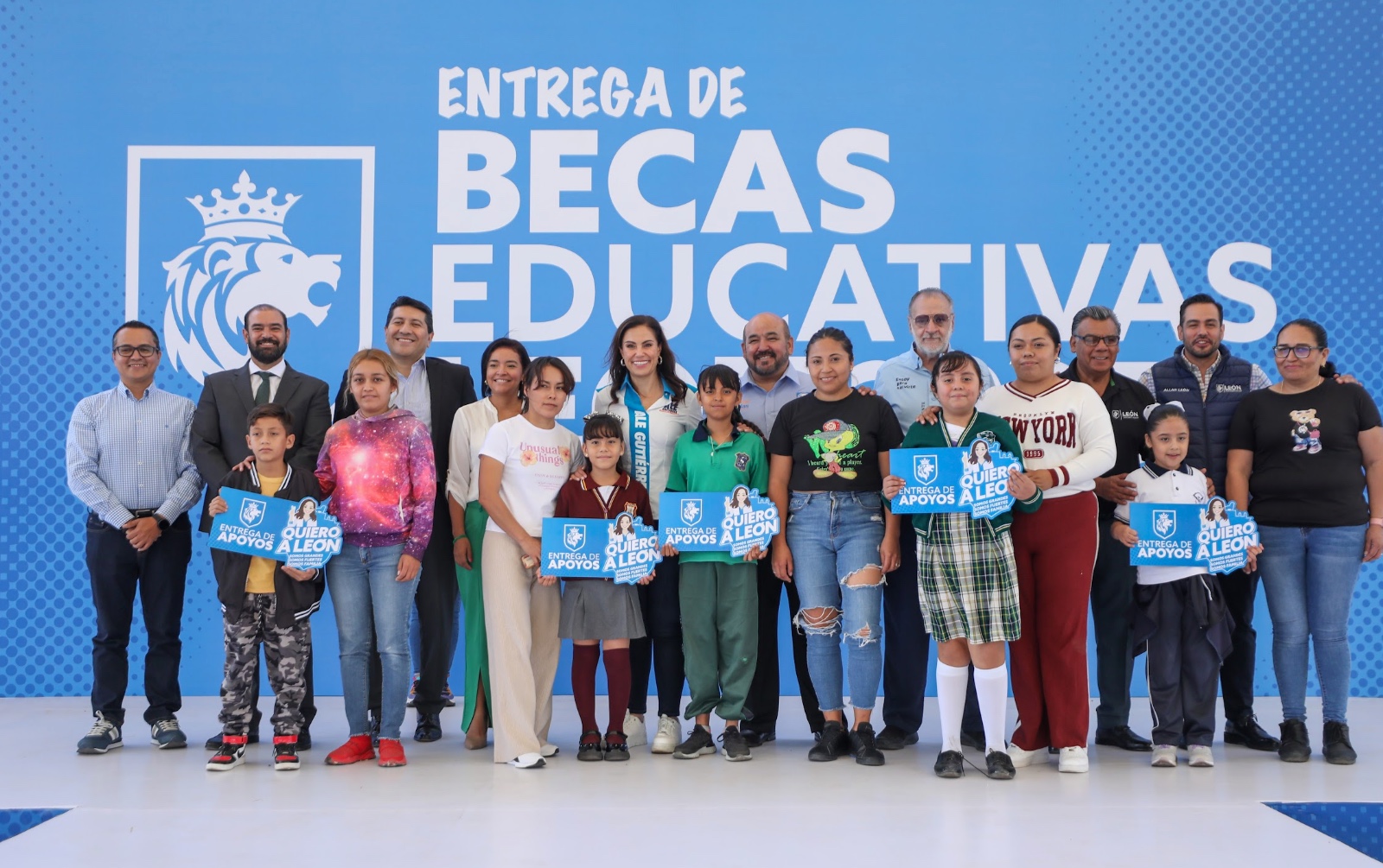 León impulsa a más de 10 mil estudiantes con becas educativas en 2025