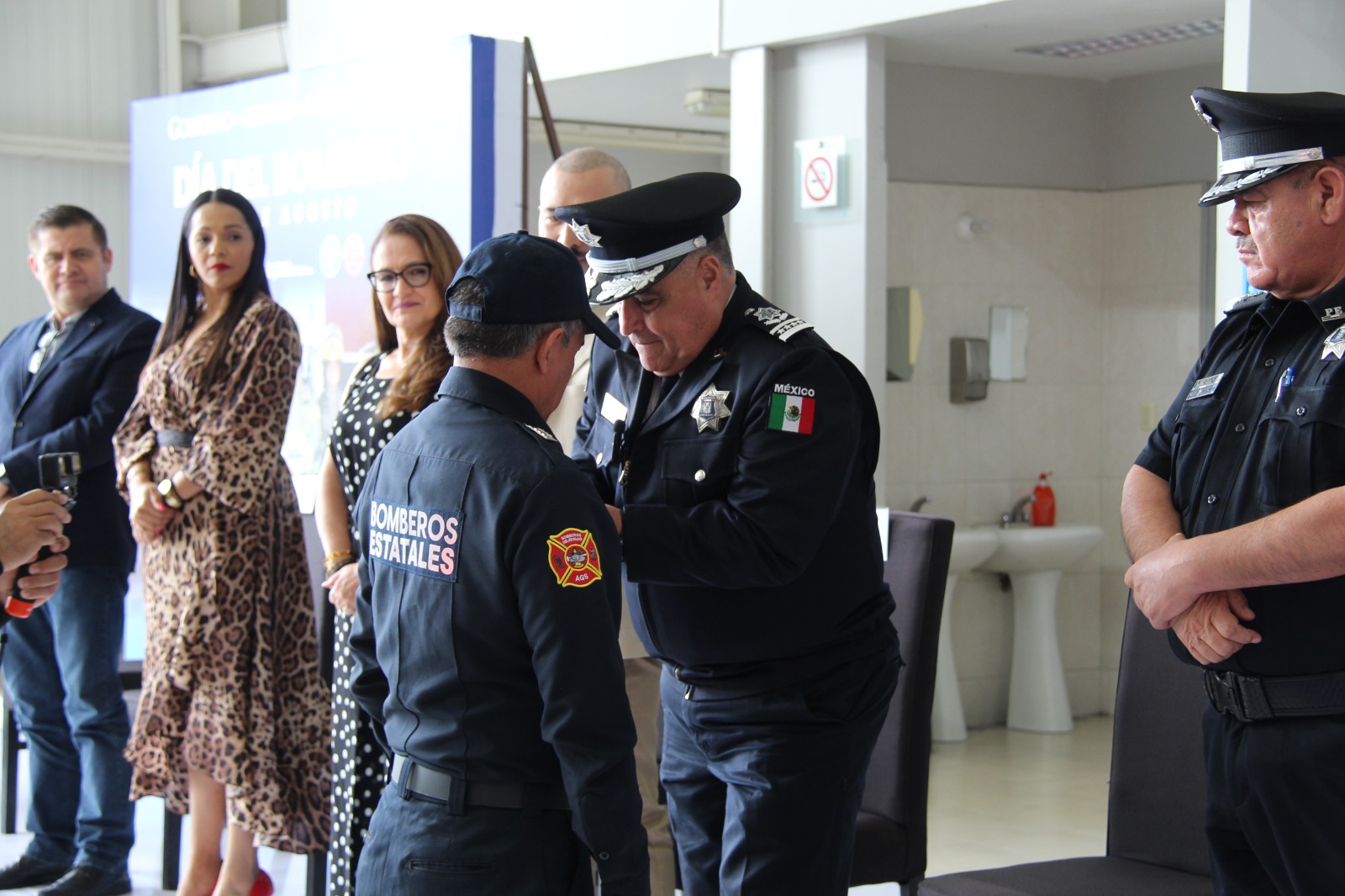 Más de tres décadas de servicio: homenajean a bomberos estatales en su día