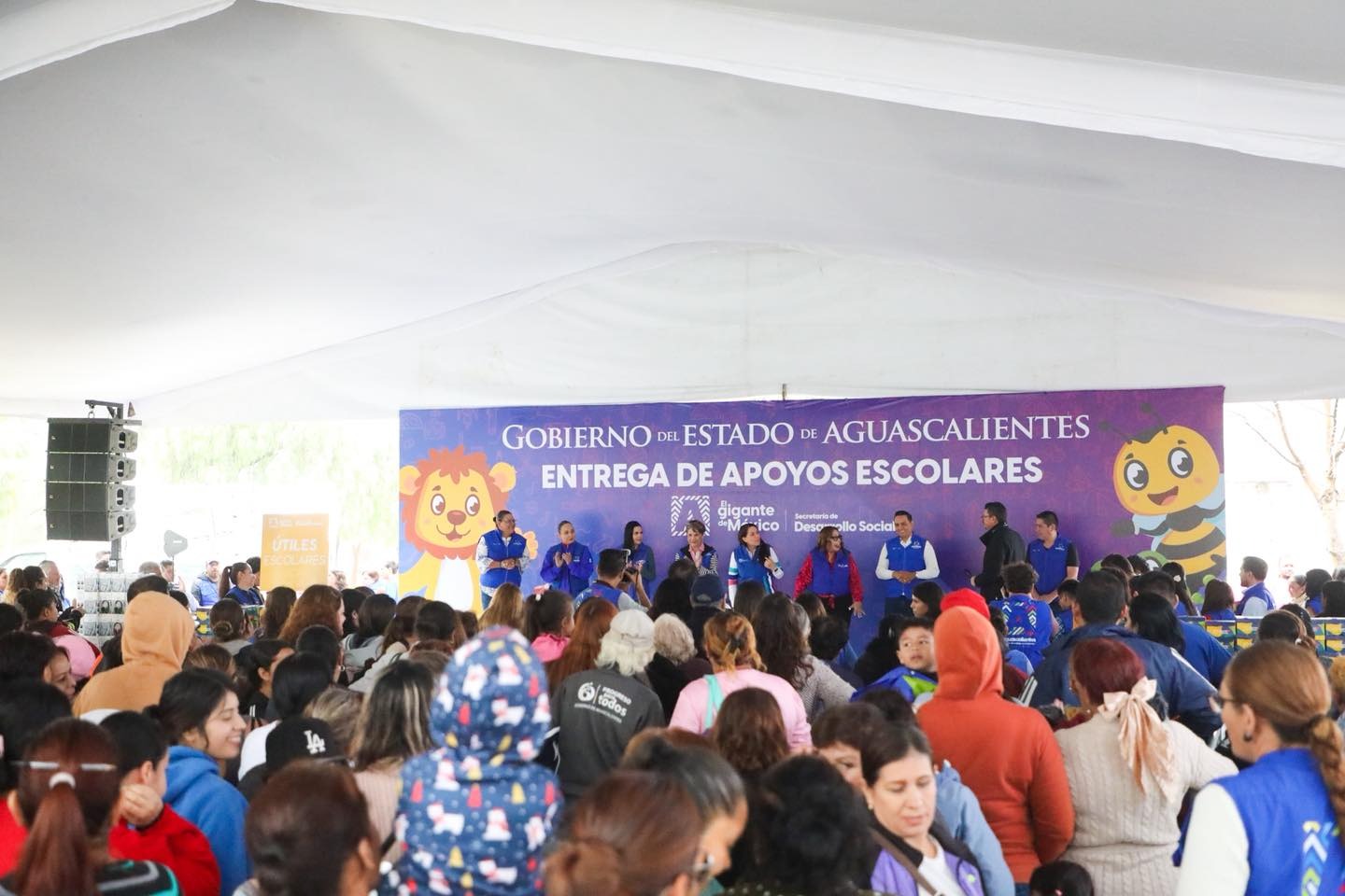 Entregarán hasta 72 mil apoyos en útiles escolares, tenis y zapatos a estudiantes