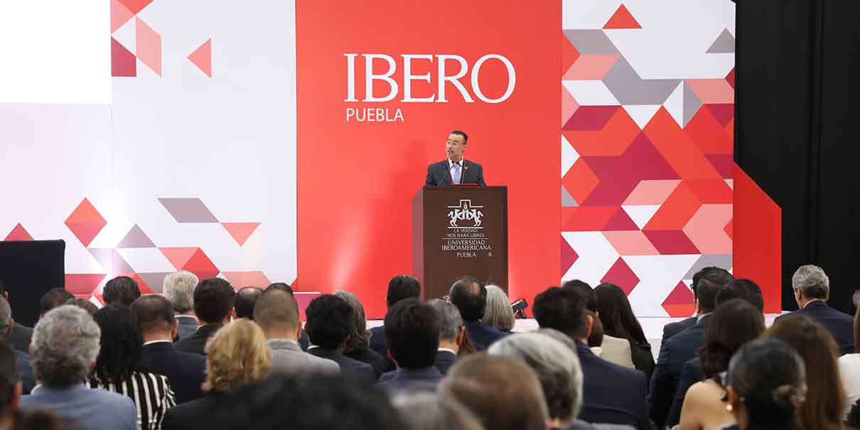 Mario Patrón entrega rectoría de IBERO Puebla a Alejandro Guevara tras seis años de gestión