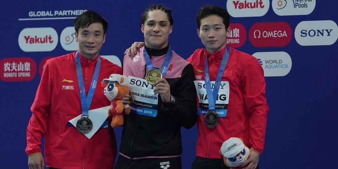 Osmar Olvera destrona a los clavadistas chinos y hace historia para México en el Mundial de Deportes Acuáticos