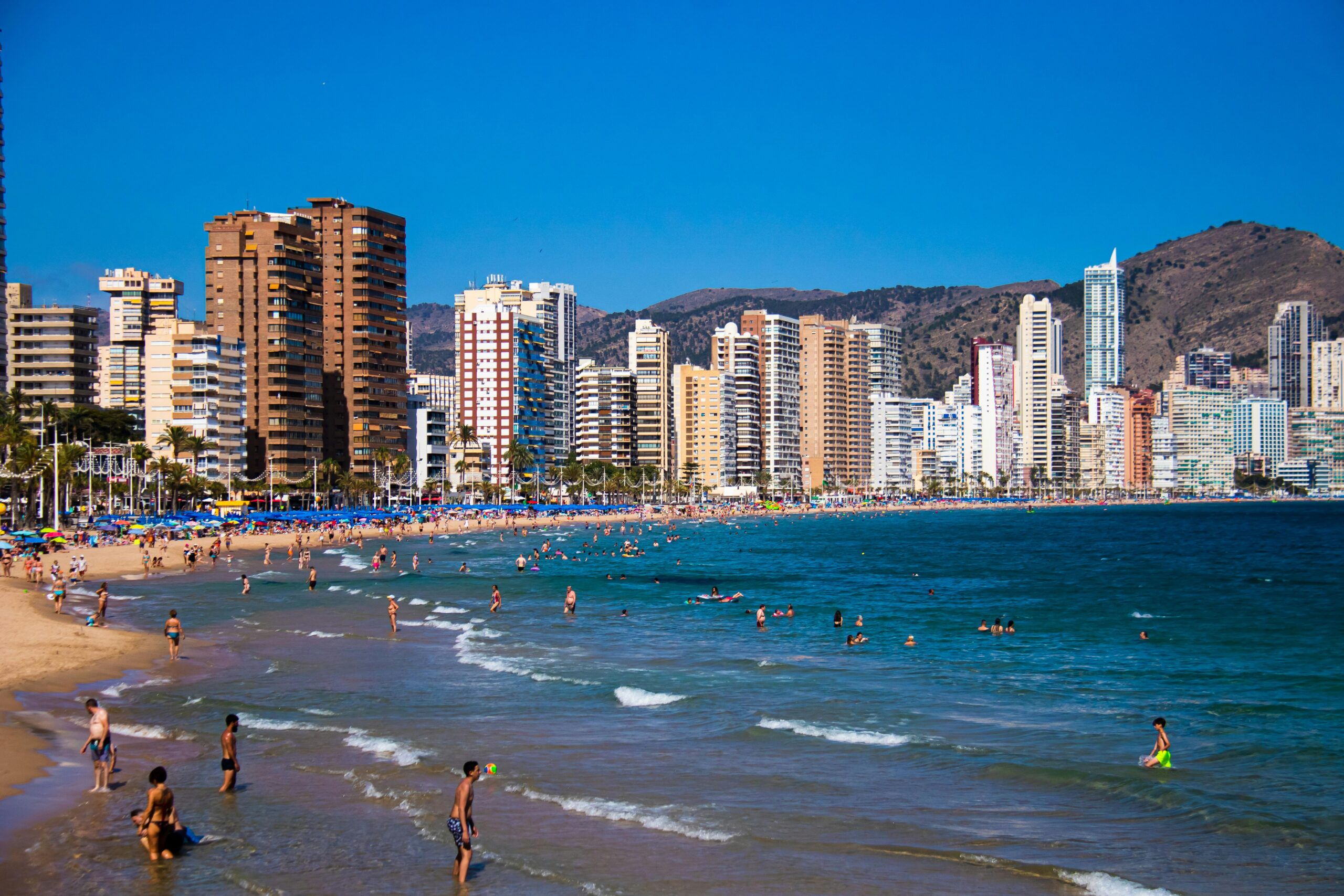 ¿Turistas británicos evitan ir a España?
