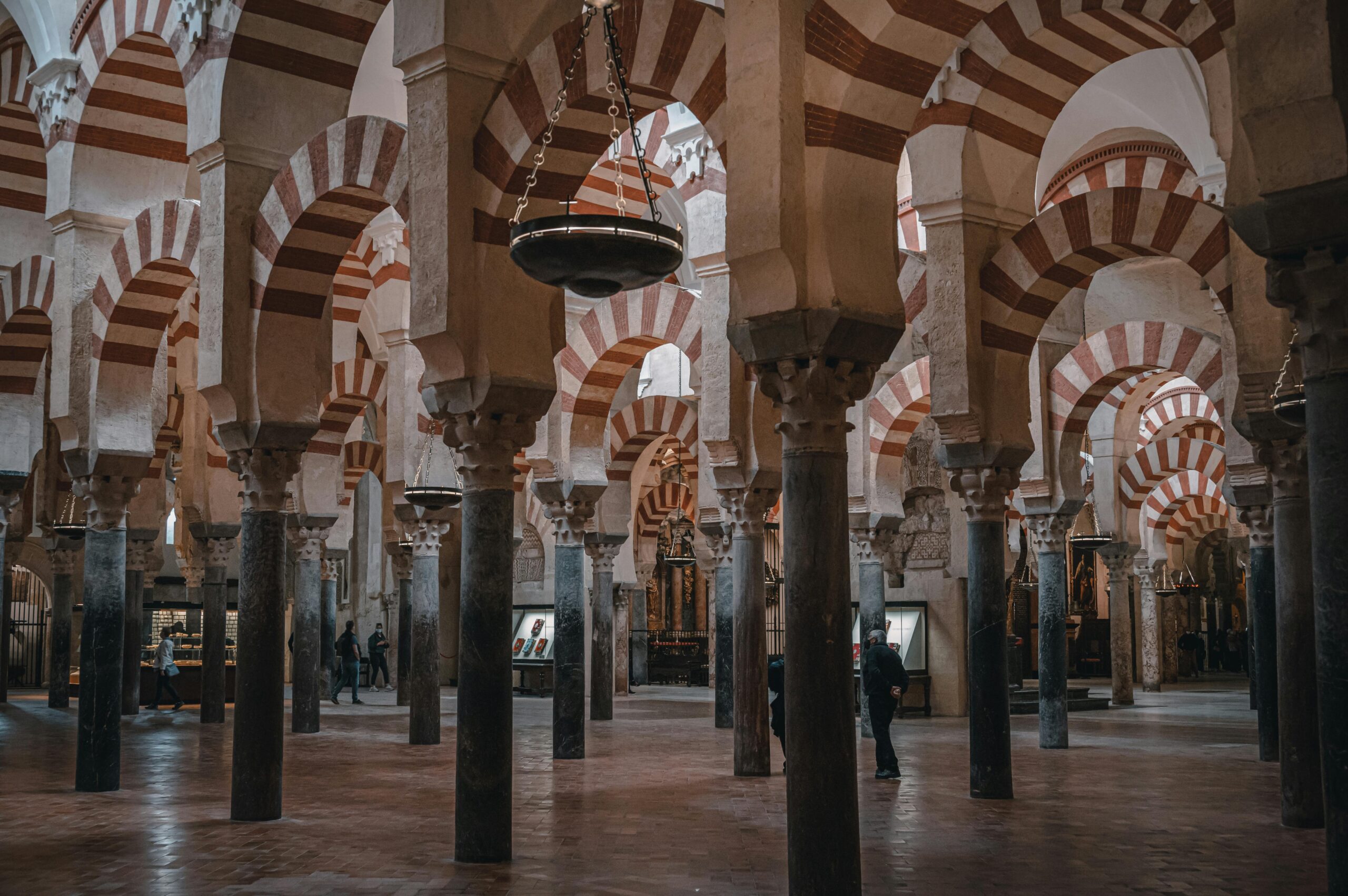 La Mezquita de Córdoba a salvo tras incendio: el monumento histórico evita tragedia similar a Notre-Dame