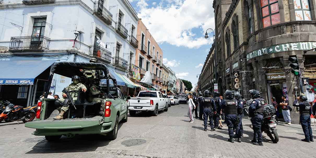 Riña entre ambulantes y Ayuntamiento deja 13 lesionados en Puebla capital