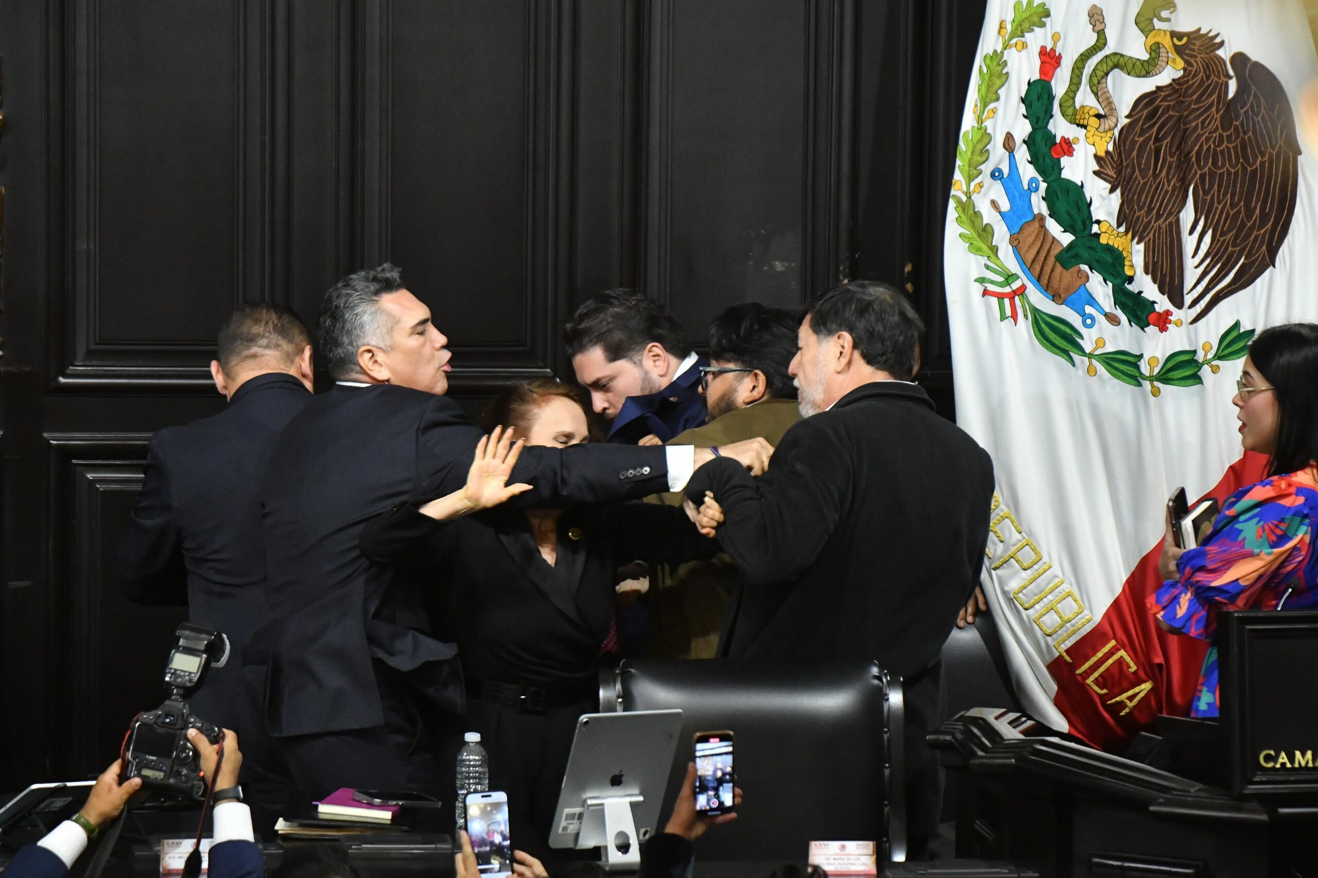 PRI denuncia provocación y Morena exige sanciones: posiciones en Durango tras incidente en el Senado