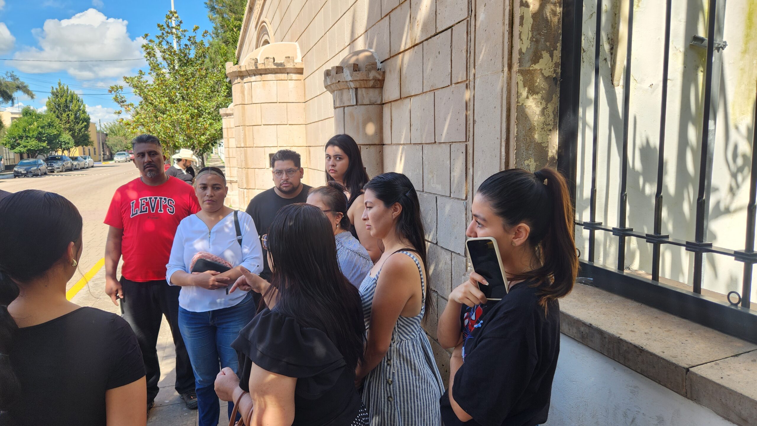 Empresa de eventos deja plantados a estudiantes; fiesta de graduación nunca fue contratada