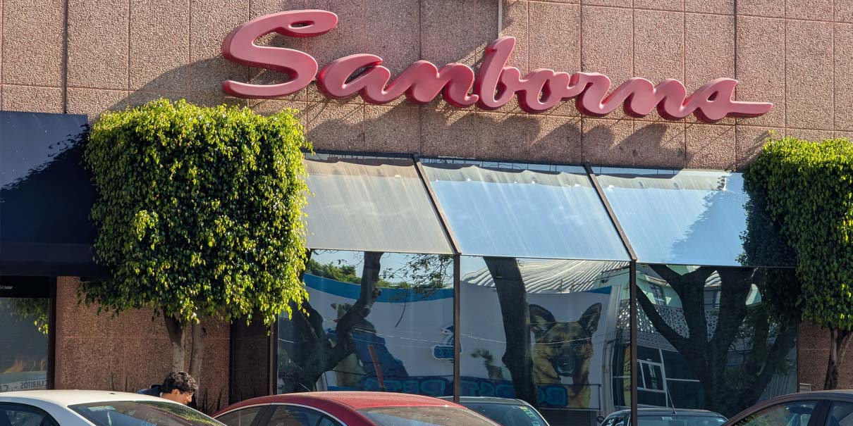 Atracan Sanborns en Puebla y se llevan costosa joyería; no hay detenidos