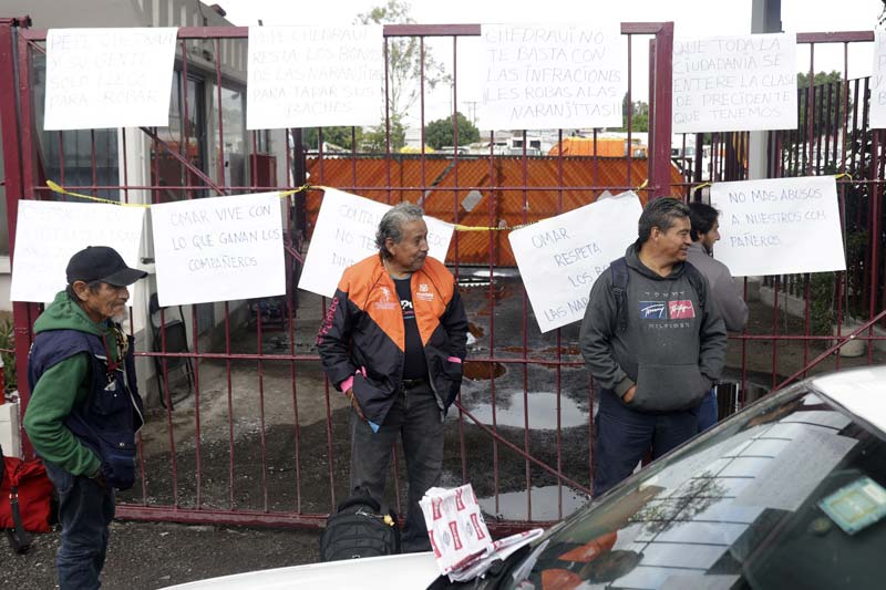 Cierre vial en Puebla por exigencia de bono de trabajadoras del OOSL