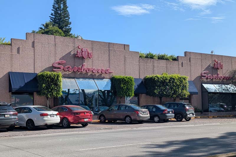 Atracan Sanborns en Puebla y se llevan costosa joyería; no hay detenidos
