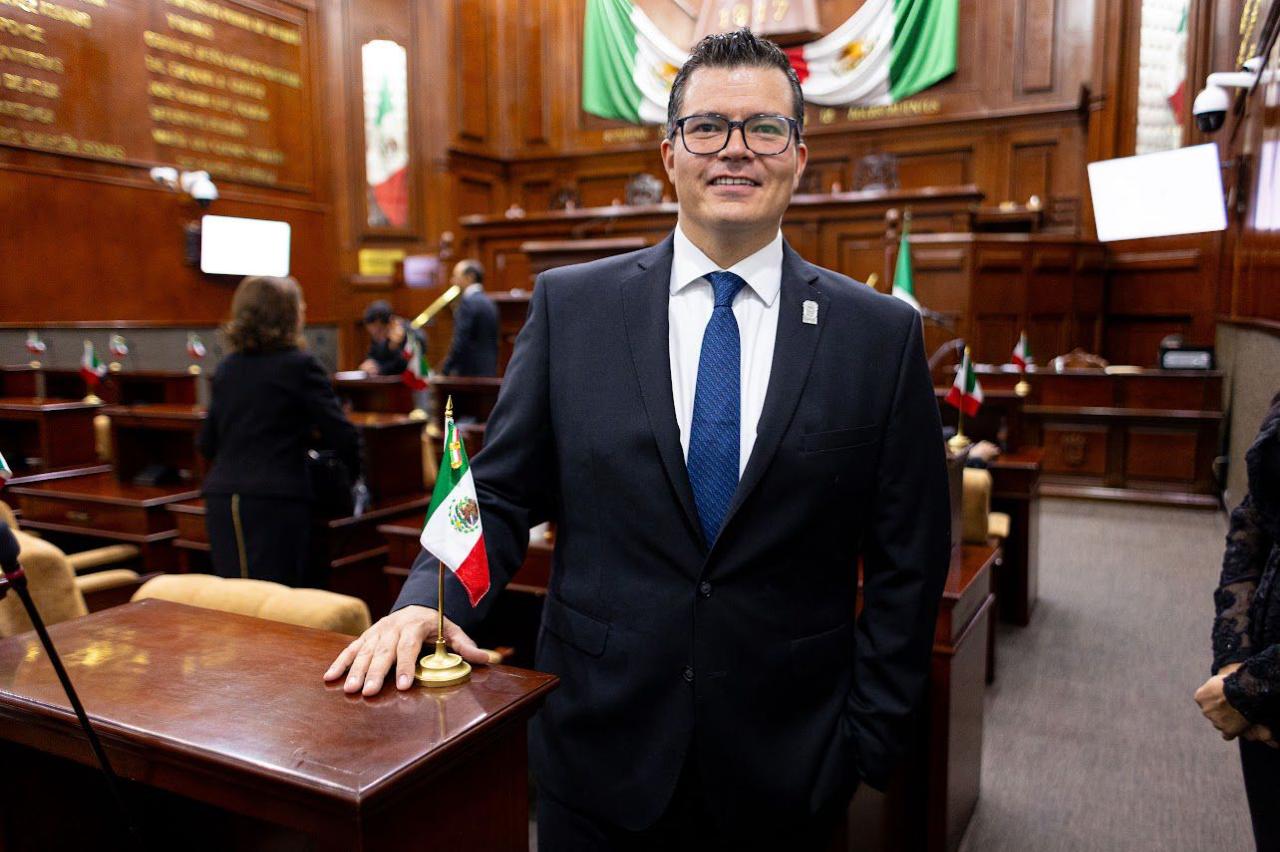 Humberto Montero rinde informe de su primer año como diputado local