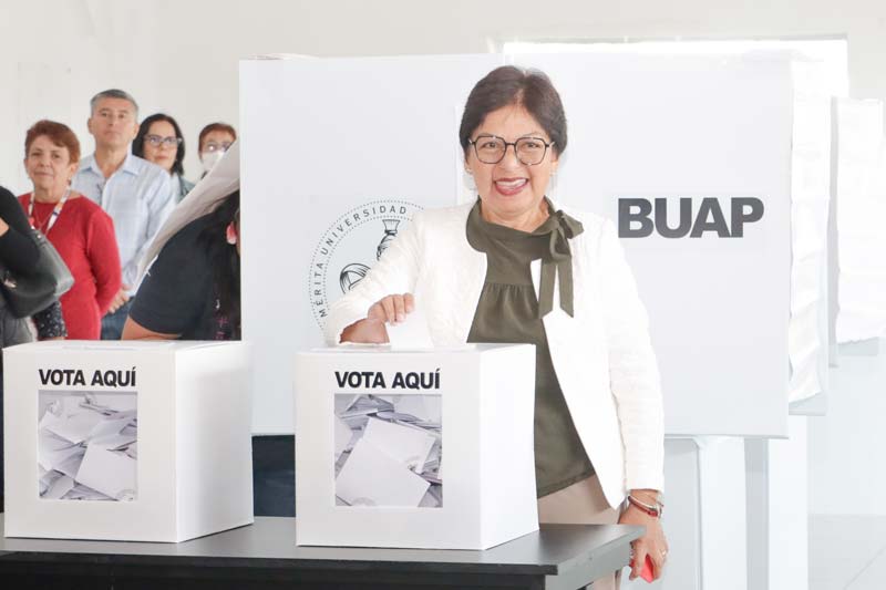 Elección de rector BUAP 2025-2029: alumnos y personal acuden a votar