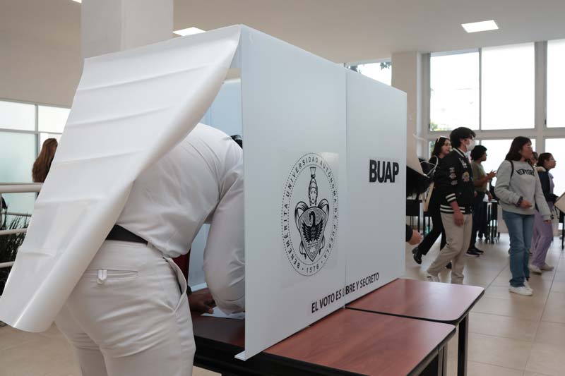Elección de rector BUAP 2025-2029: alumnos y personal acuden a votar