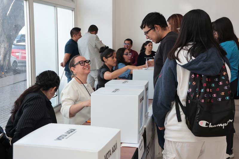 Elección de rector BUAP 2025-2029: alumnos y personal acuden a votar