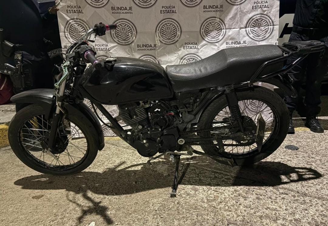 Recuperan motocicleta con reporte de robo en Paseos del Sur