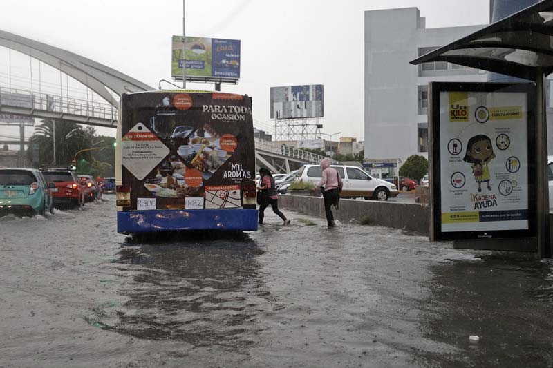 Río Atoyac se desborda en Puebla tras fuertes lluvias; reportan daños en la ciudad