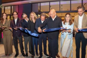Imagen: Corte de listón inaugural de The Landmark Two, torre residencial de este complejo de usos mixtos / Newsweek Baja California