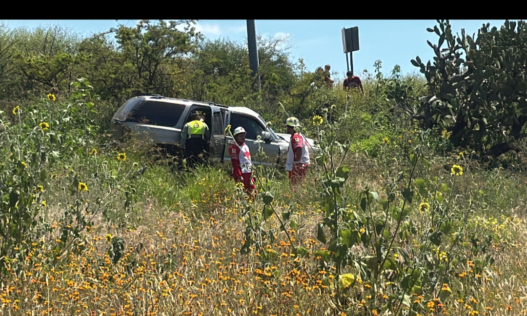 Usan helicóptero estatal de ambulancia aérea tras accidente en Calvillo