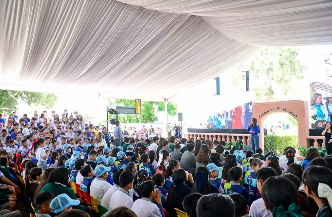 Gobernadora convive con niñas y niños en el marco de su 3er informe