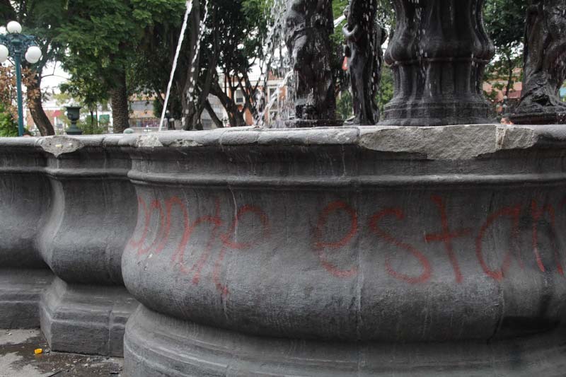 Mujeres involucradas en vandalismo de la Fuente de San Miguel no enfrentarán cargos
