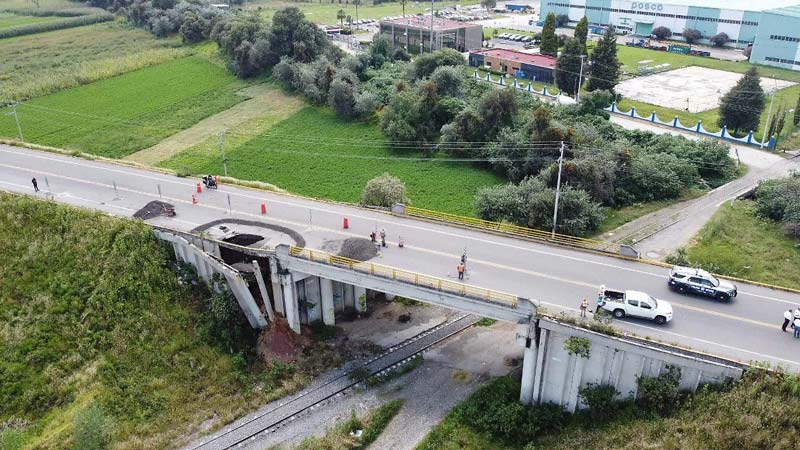 Socavón en Huejotzingo obliga a cerrar el tránsito hacia el aeropuerto