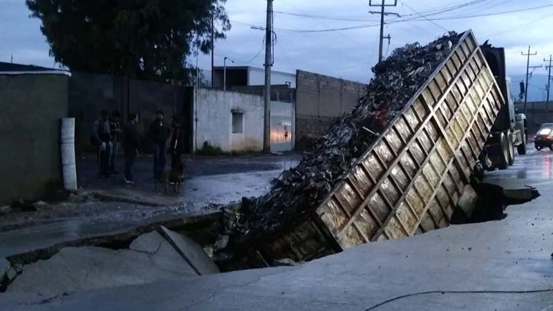 Vialidad en Chachapa, Puebla, sigue en mal estado tras socavón prolongado