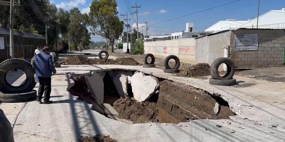 Vialidad en Chachapa, Puebla, sigue en mal estado tras socavón desde 2024