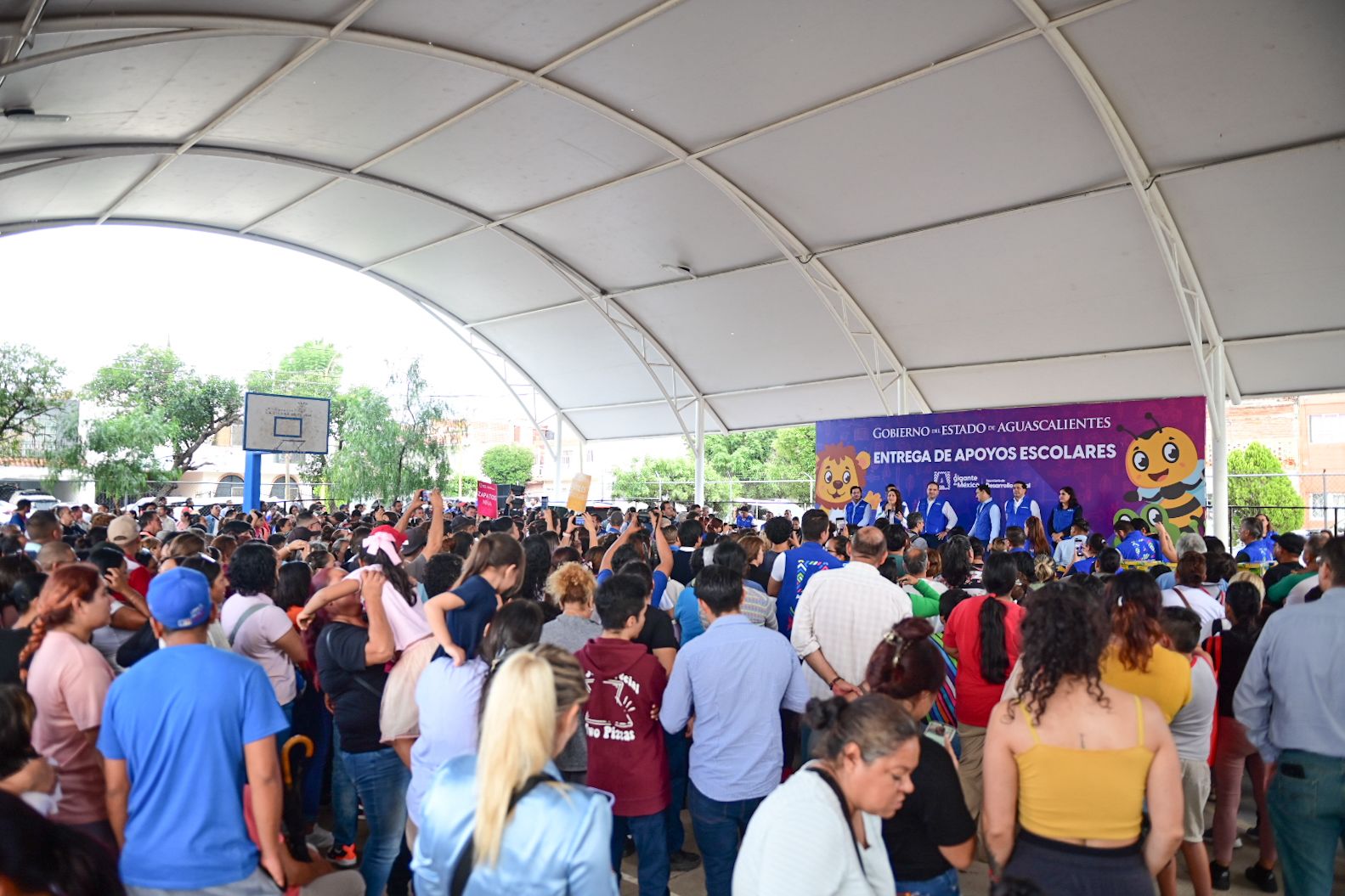 Entregan útiles escolares en la colonia Altavista y Villas de Nuestra Señora de la Asunción