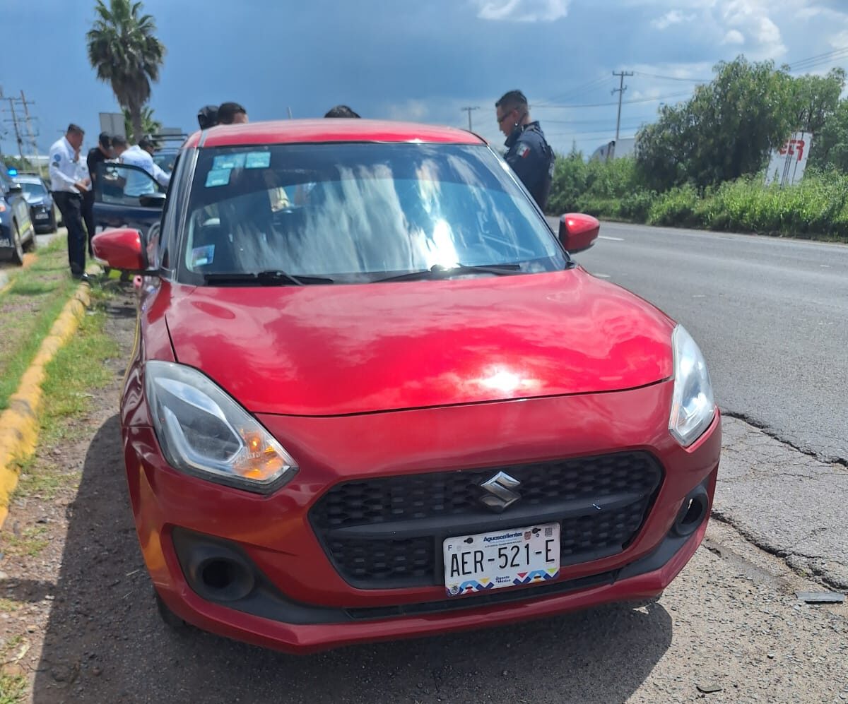 Policías Estatales recuperan vehículo con reporte de robo en San Francisco de los Romo