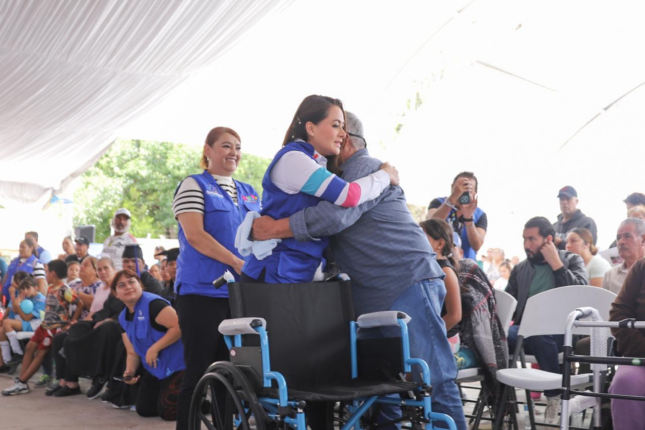 Acercan apoyos y servicios a Pabellón de Arteaga