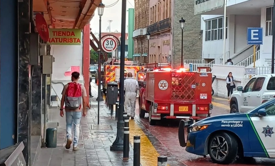IMSS reporta cuatro hospitalizados tras explosión de transformador en el centro de León