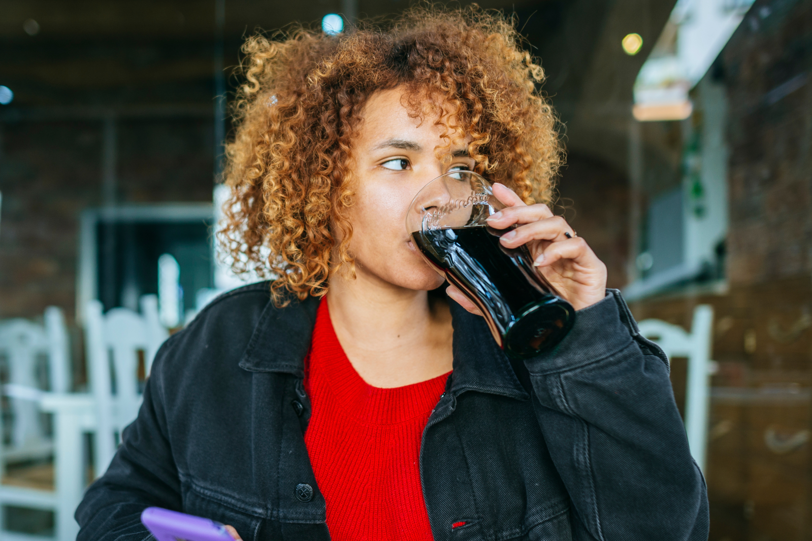 Beber refrescos puede aumentar el riesgo de depresión en mujeres, según estudio