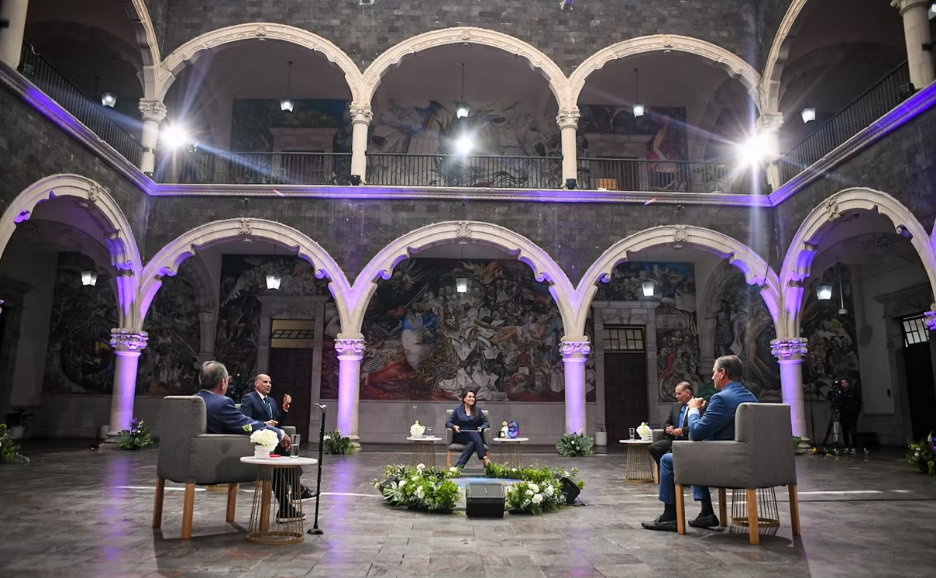 En un ejercicio inédito y como parte de su tercer informe, Tere Jiménez se reúne con gobernadores que le antecedieron para compartir su visión del desarrollo de Aguascalientes